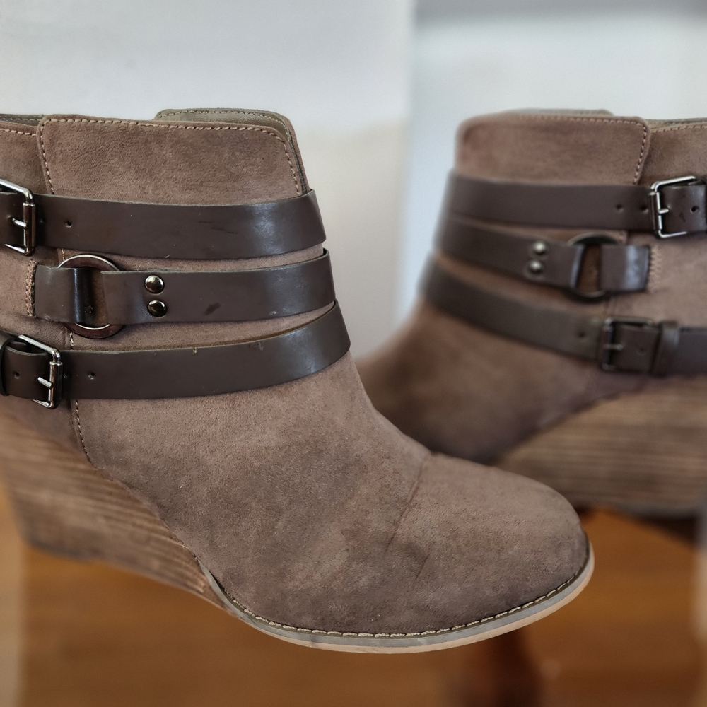 Carlos Santana Tan Wedge Ankle Boots